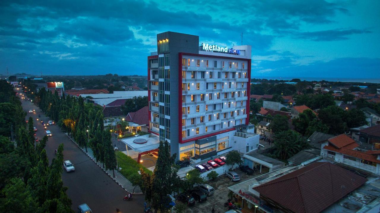 Metland Hotel Cirebon Exterior foto