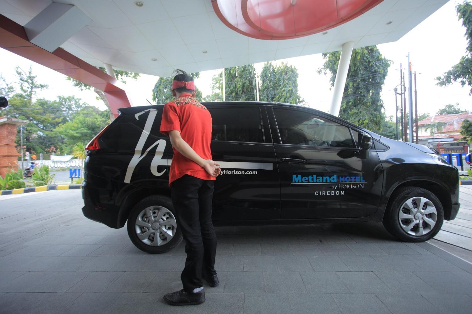 Metland Hotel Cirebon Exterior foto