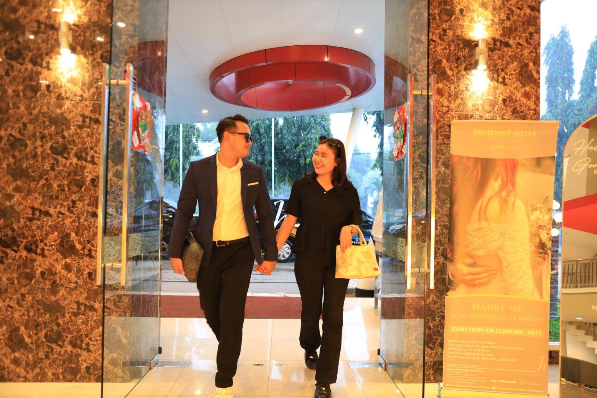Metland Hotel Cirebon Exterior foto