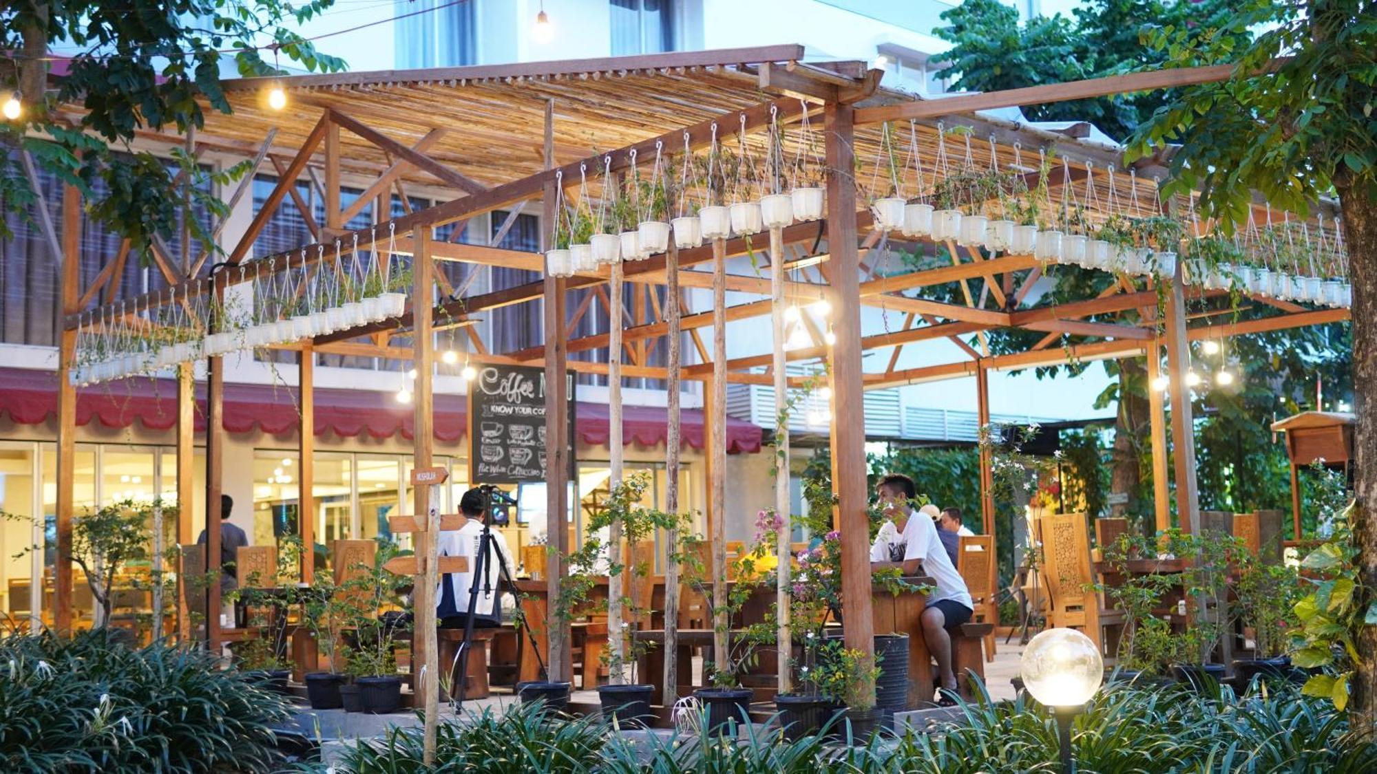 Metland Hotel Cirebon Exterior foto